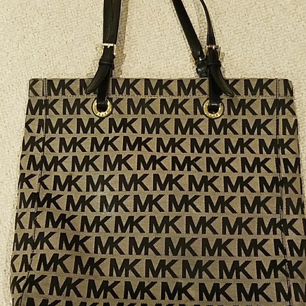 Michael kors purse